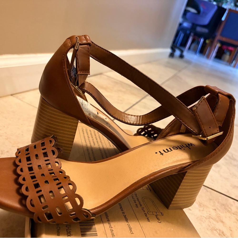 Brown Women's white mt. Heels